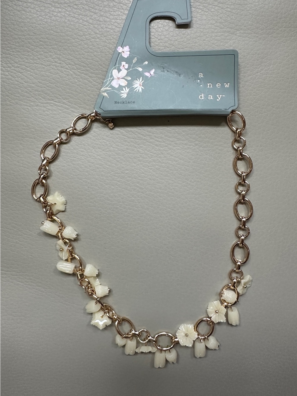 NWT A New Day Necklace Floral Ivory Flowers Floral Link Chain Gold Tone NEW